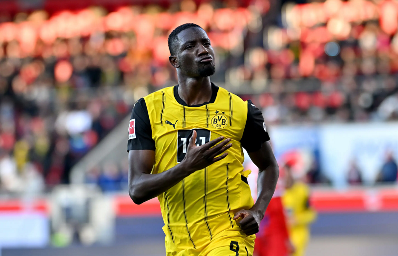 arsenal-va-cau-hoi-ve-viec-chi-44-trieu-bang-cho-serhou-guirassy